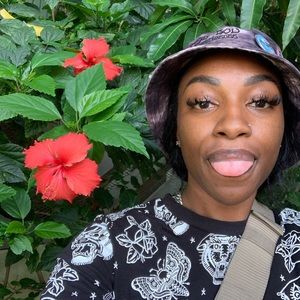 Meet your Posher, Ebonique